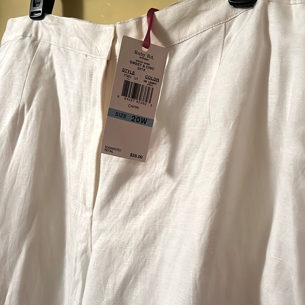New RUBY RD woman 20W plus soft linen fully lined capri pant off-white beading